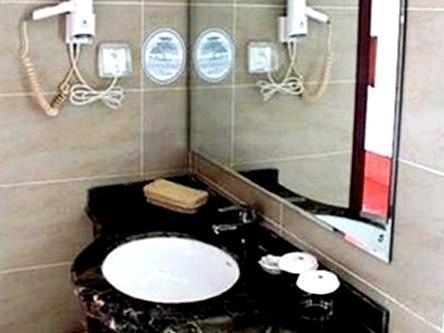 Greentree Inn Shandong Qingdao Railway Station Zhanqiao Yacht Wharf Express ภายนอก รูปภาพ
