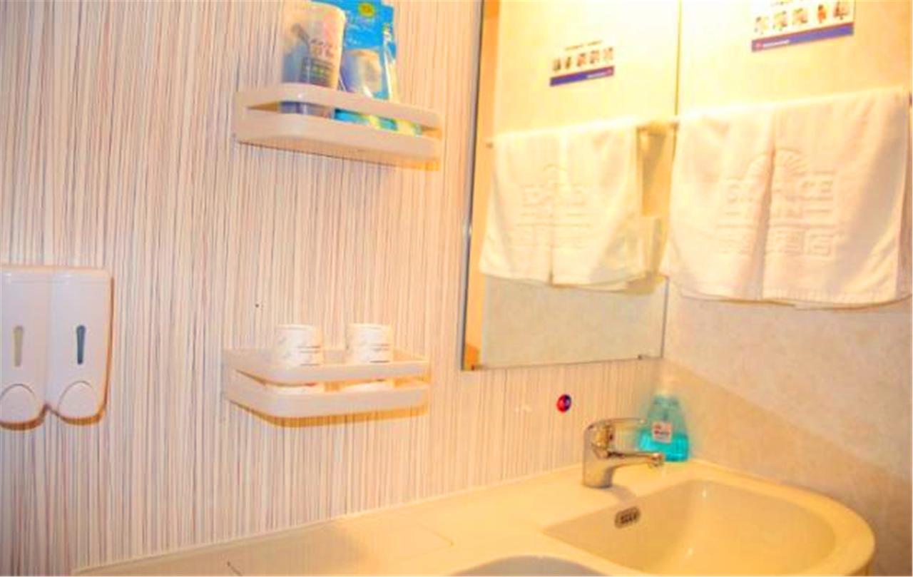Greentree Inn Shandong Qingdao Railway Station Zhanqiao Yacht Wharf Express ภายนอก รูปภาพ
