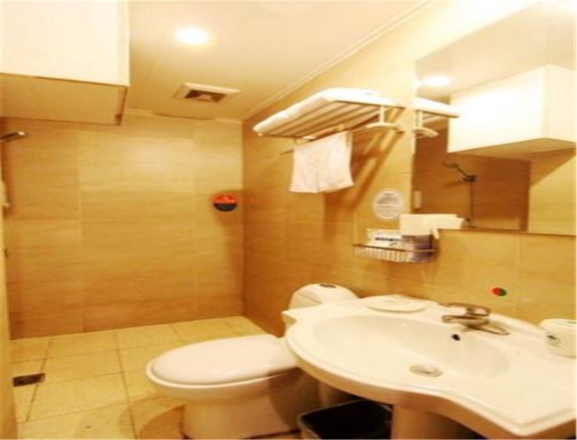 Greentree Inn Shandong Qingdao Railway Station Zhanqiao Yacht Wharf Express ภายนอก รูปภาพ